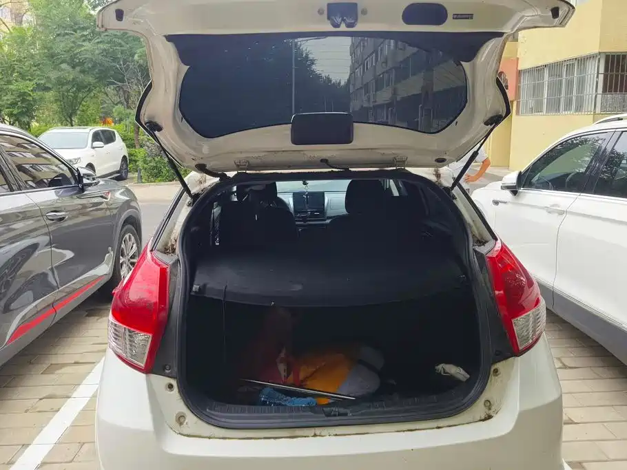 Toyota Yaris L 2015