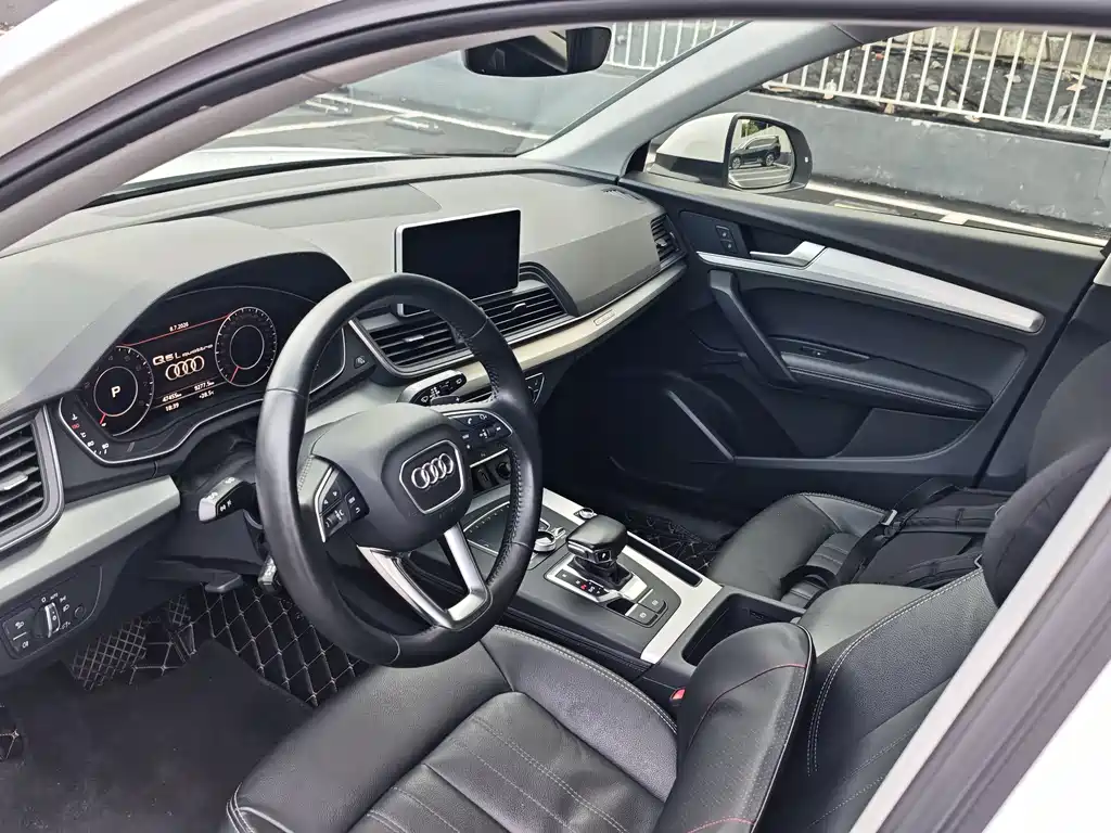 Audi Q5L 2021 — фото 10