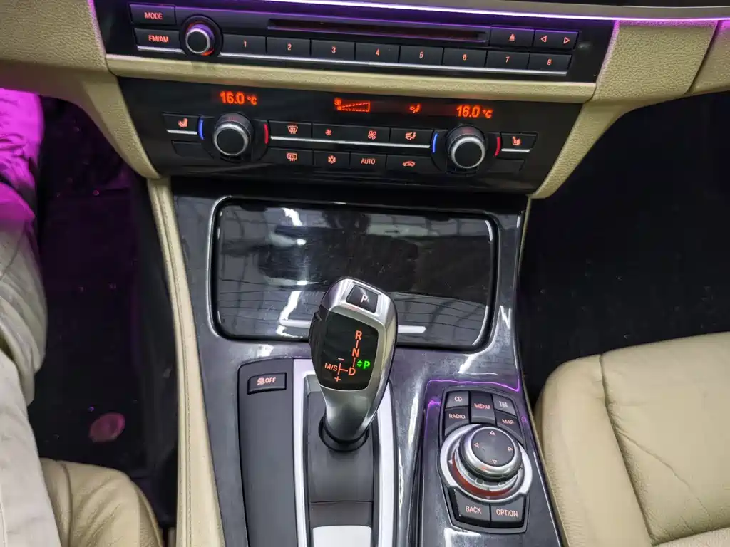 BMW 5 Series 2012 — фото 14