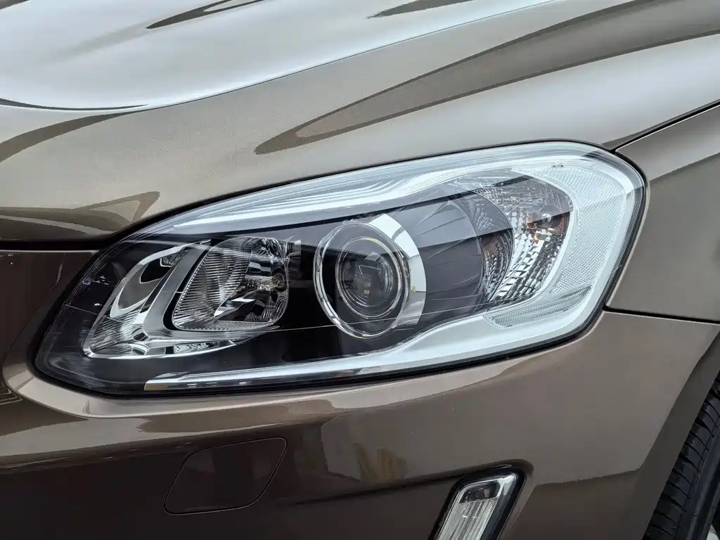 Volvo XC60 2017 — фото 10