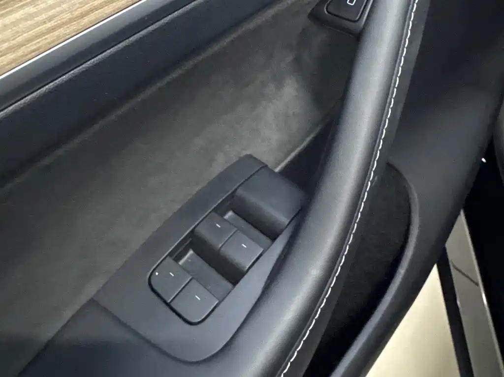 Tesla Model Y 2023 — фото 15