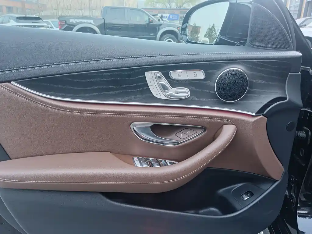 Mercedes-Benz E-Class 2020 — фото 15
