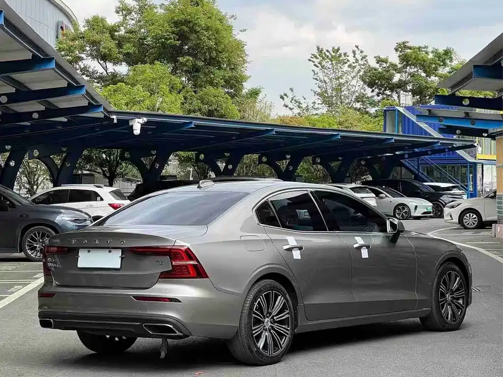 Volvo S60 2021 — фото 6