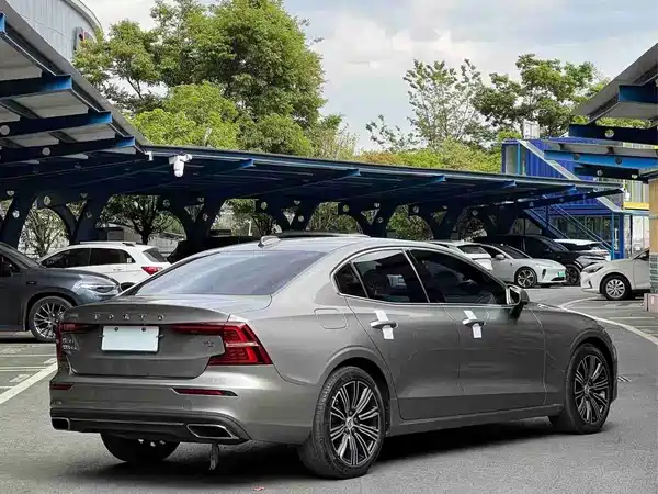 Volvo S60 2021