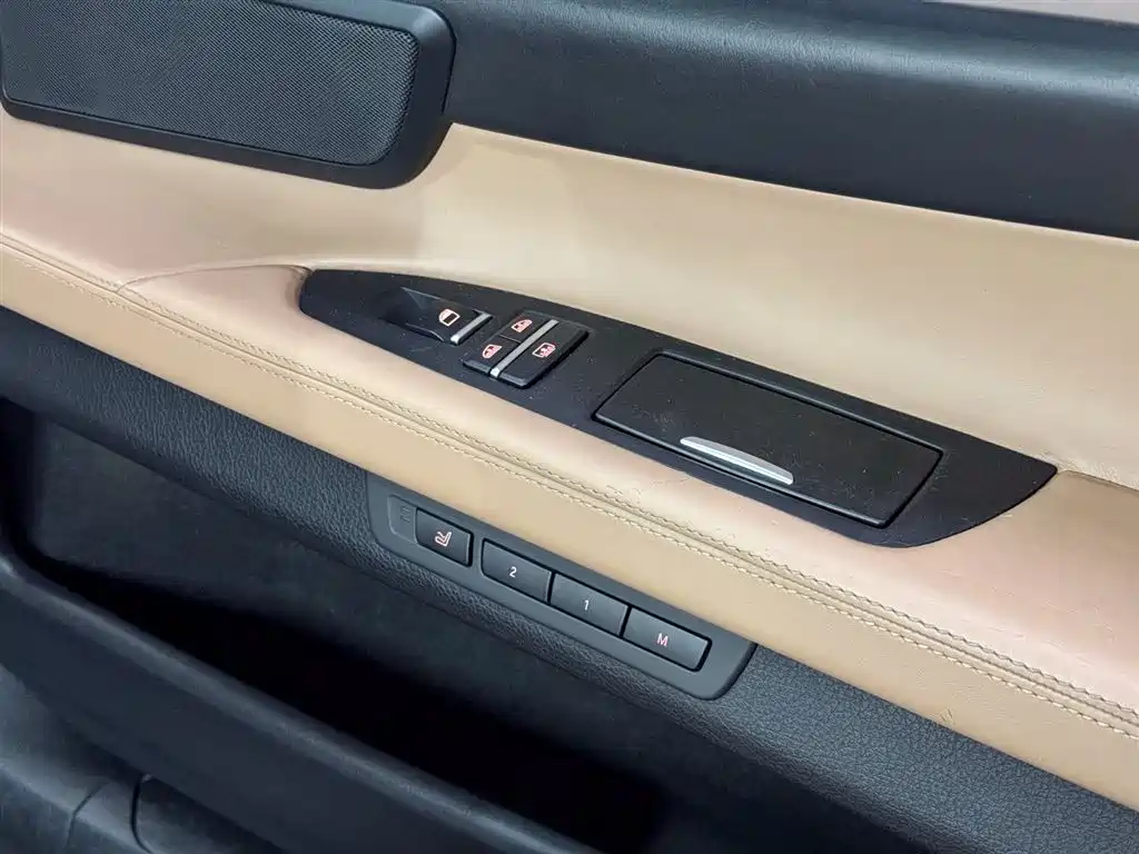 BMW 7 Series 2012 — фото 14
