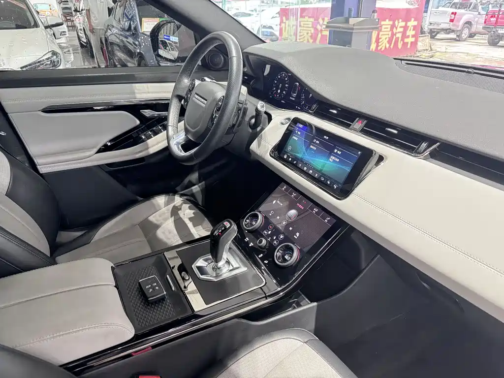 Land Rover Evoque 2021 — фото 11