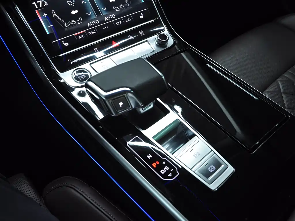 Audi A8 2021 — фото 12