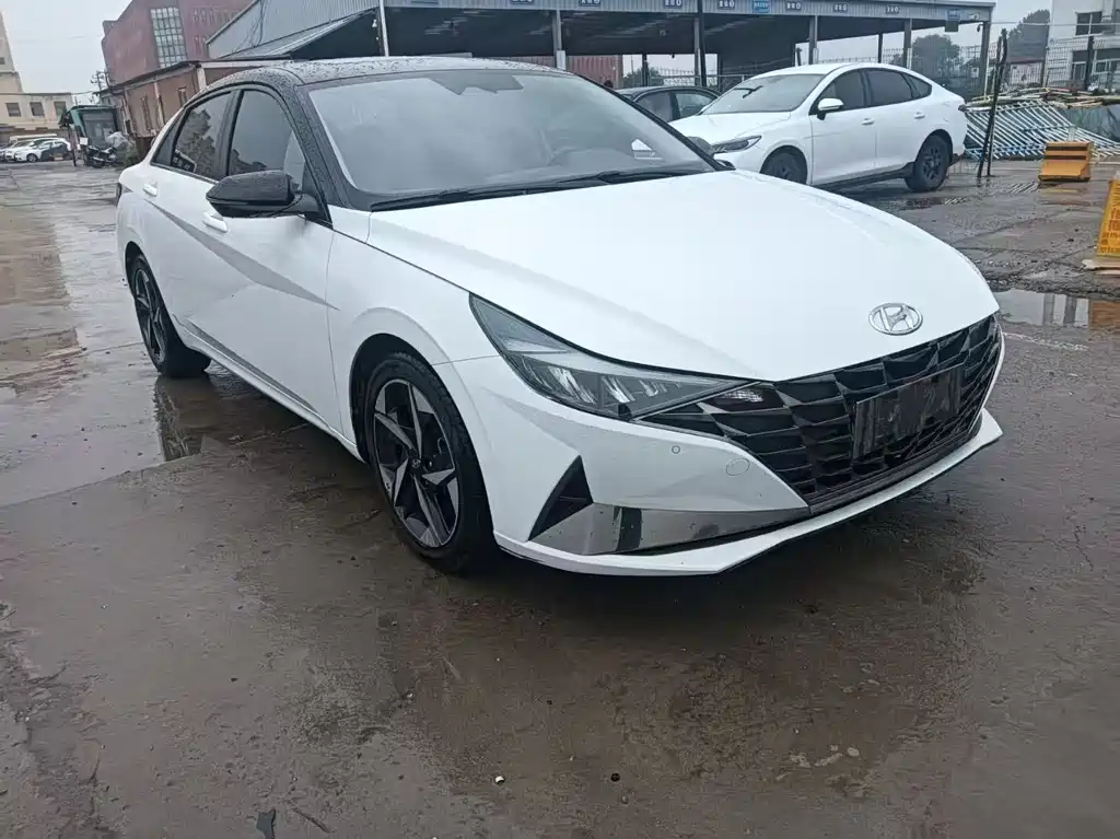 Hyundai Elantra 2022