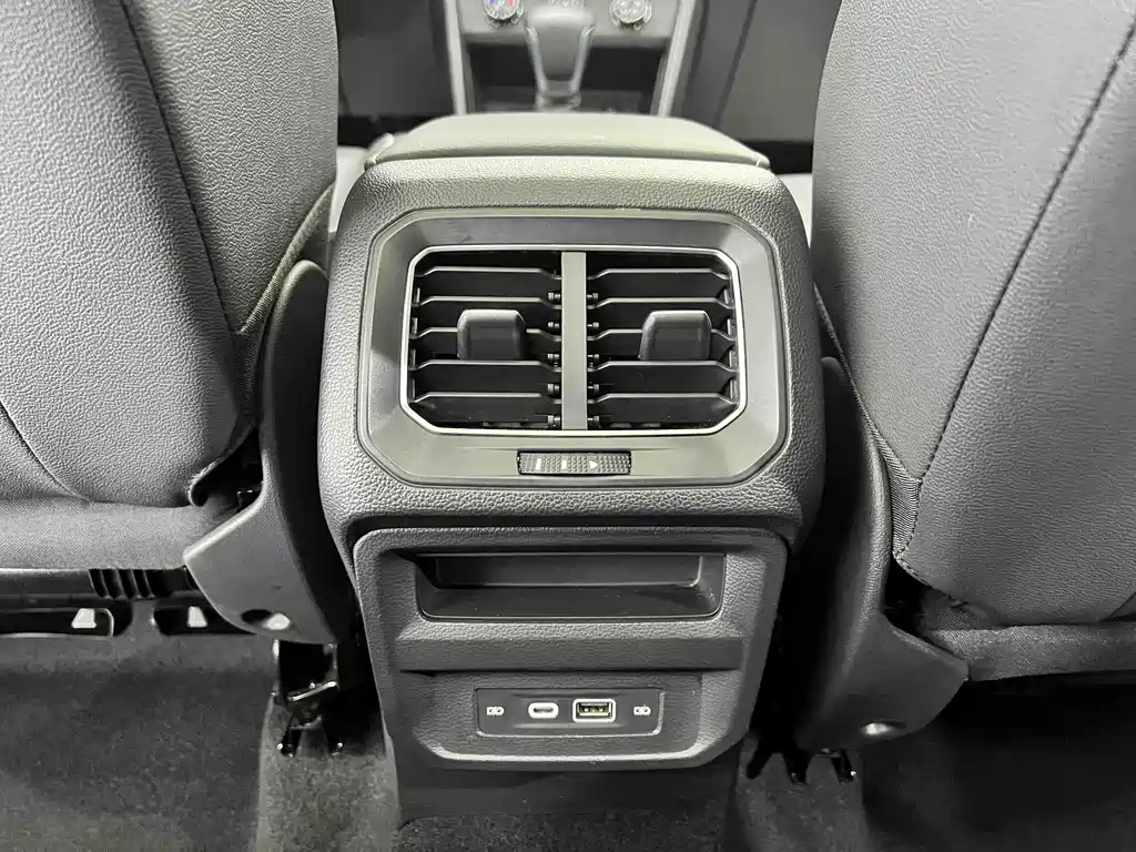 Volkswagen Tiguan L 2023 — фото 14