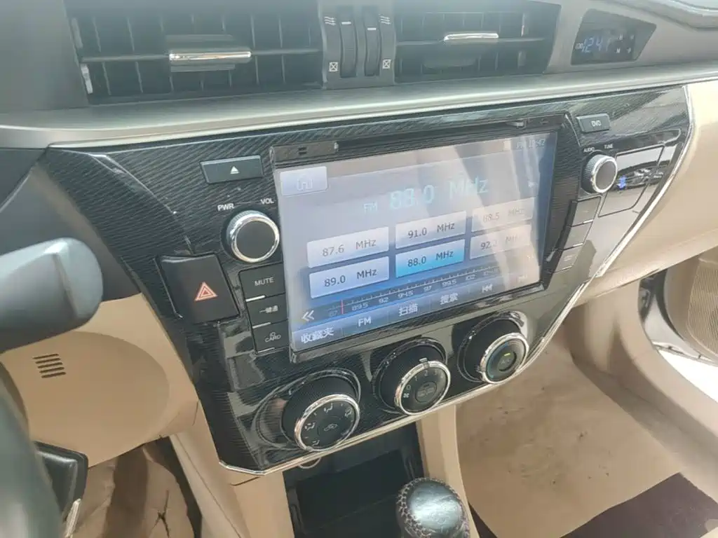 Toyota Corolla 2015 — фото 13