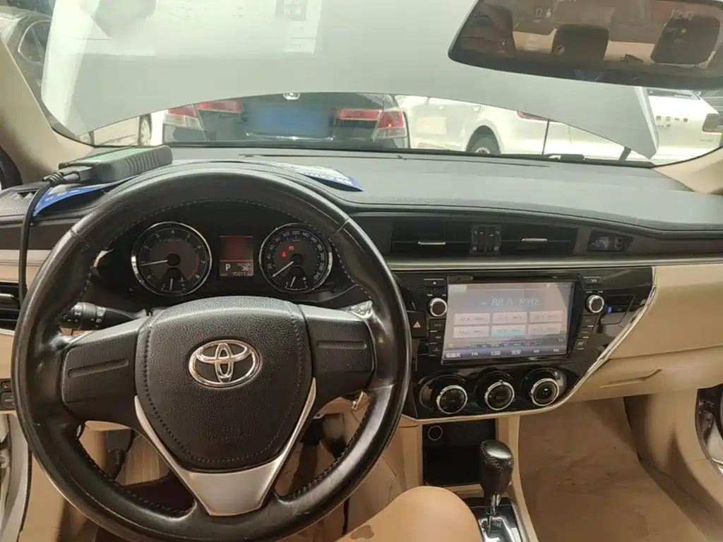 Toyota Corolla 2015 — фото 10