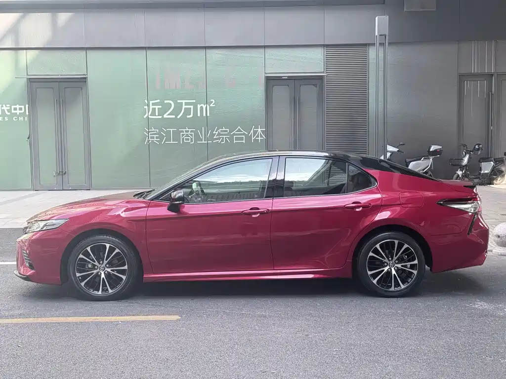 Toyota Camry 2018 — фото 14