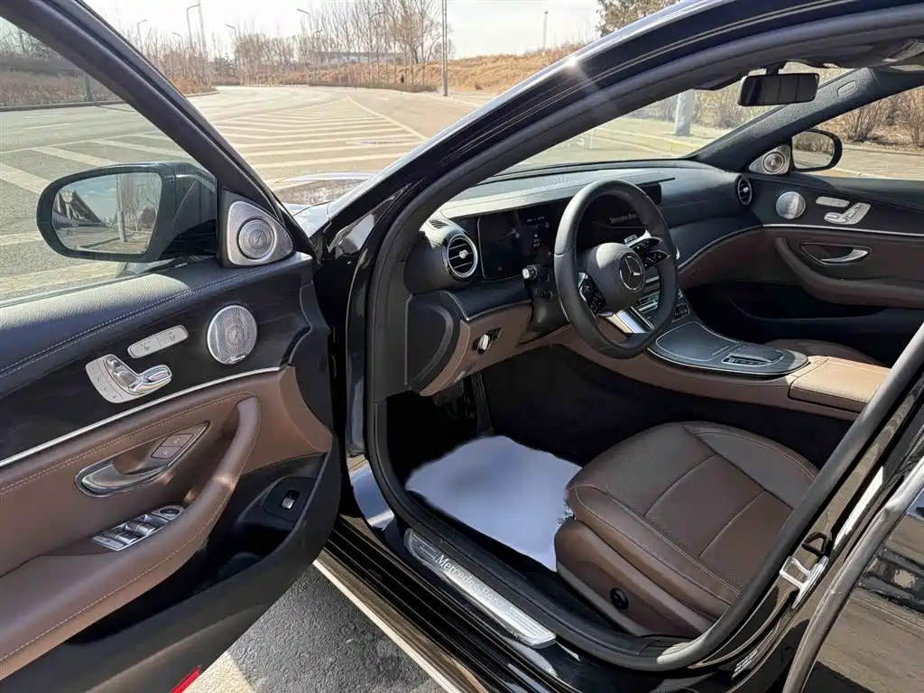 Mercedes-Benz E-Class 2020 — фото 17