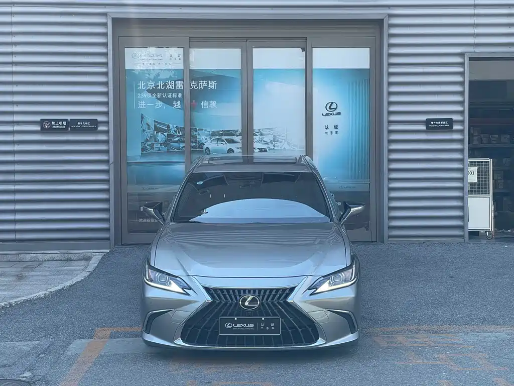 Lexus ES 2023