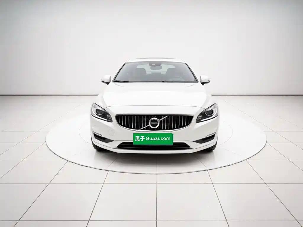 Volvo S60 2019 — фото 2
