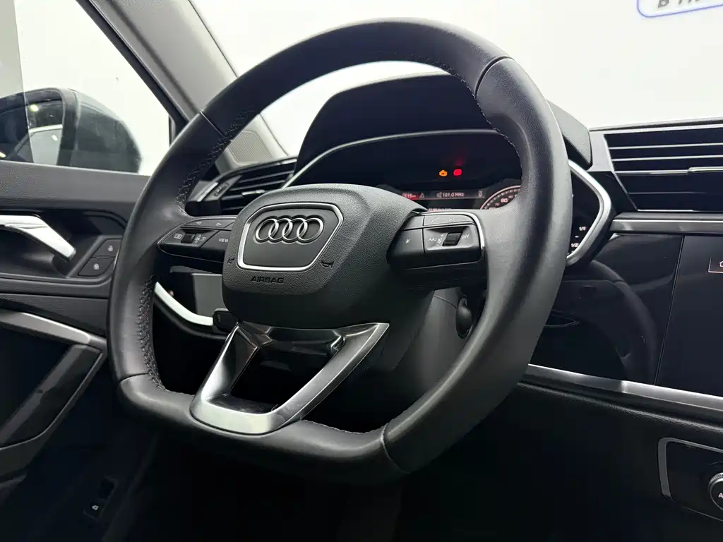 Audi Q3 2023 — фото 14