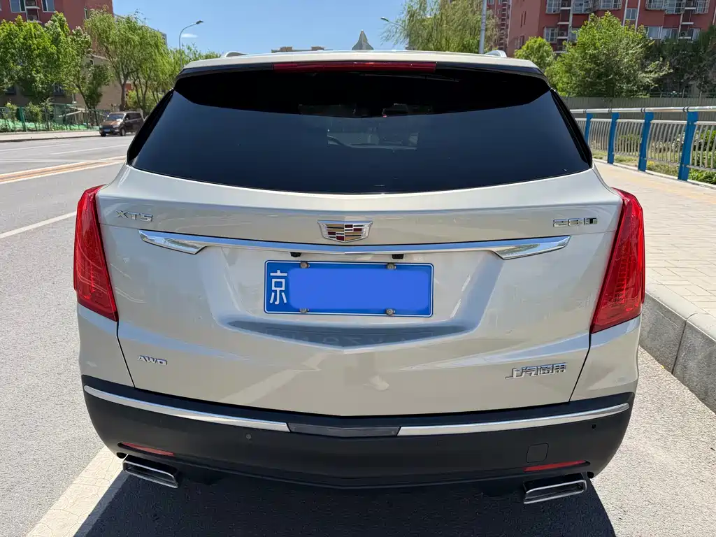 Cadillac XT5 2017 — фото 18