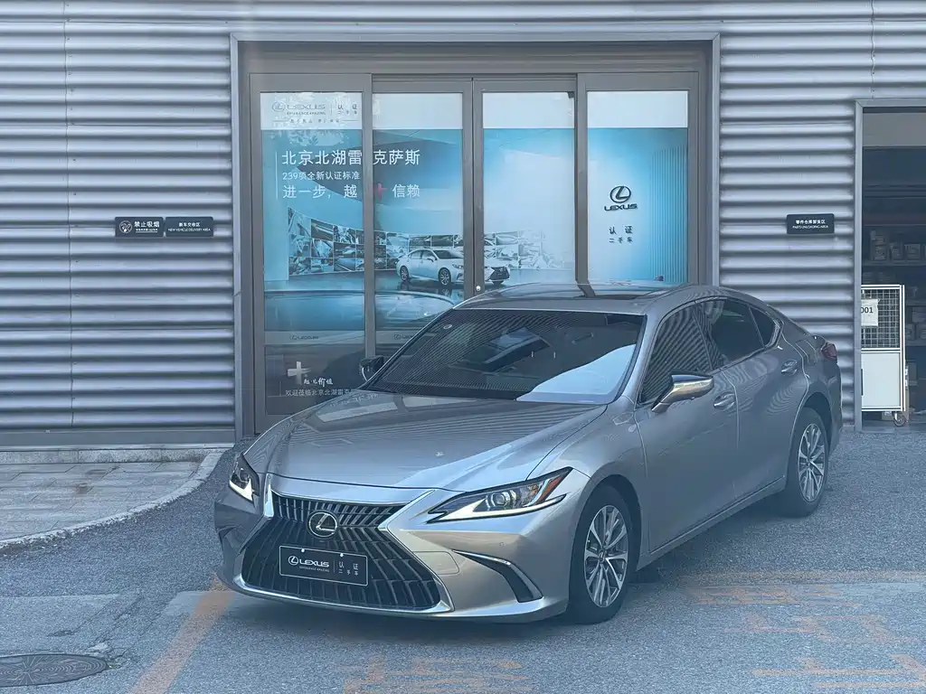 Lexus ES 2023