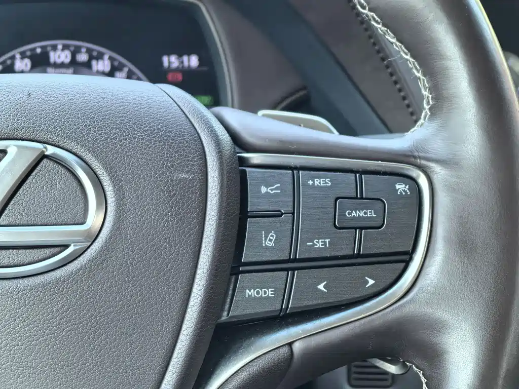 Lexus LS 2020 — фото 19