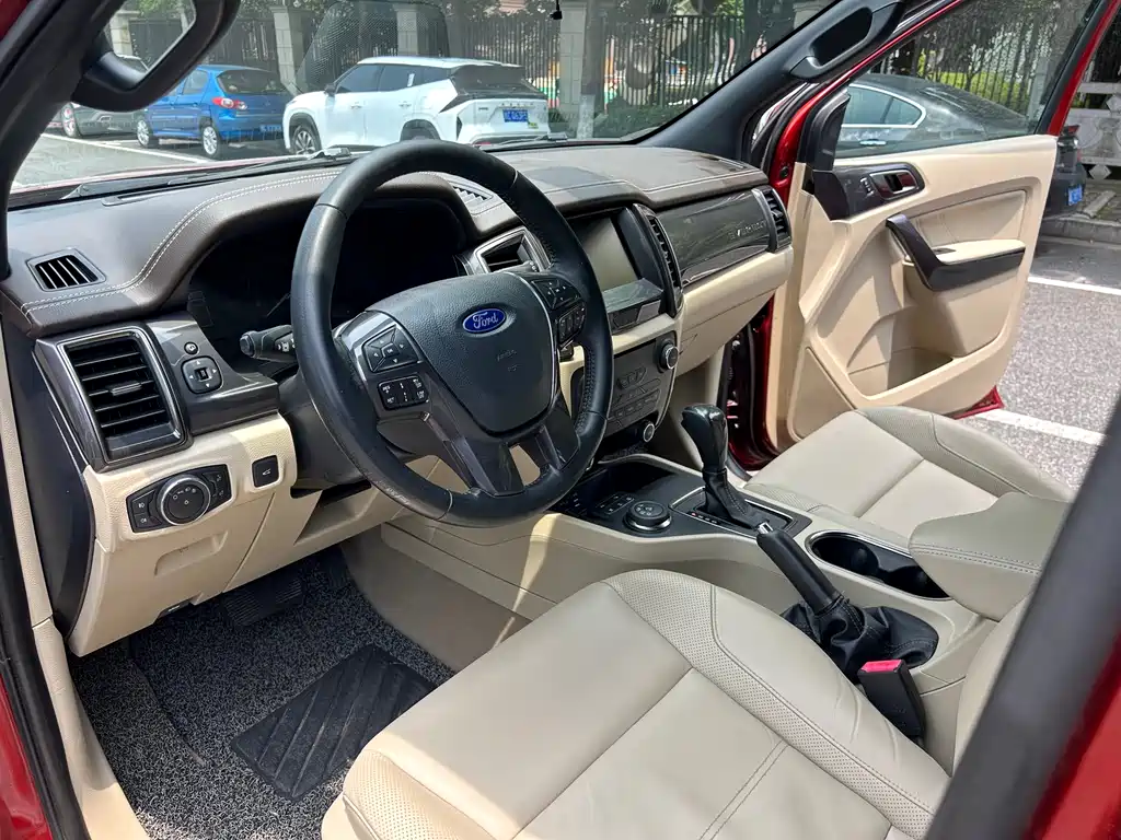 Ford Everest 2016 — фото 11