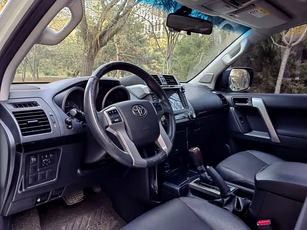 Toyota Prado 2015 — фото 11