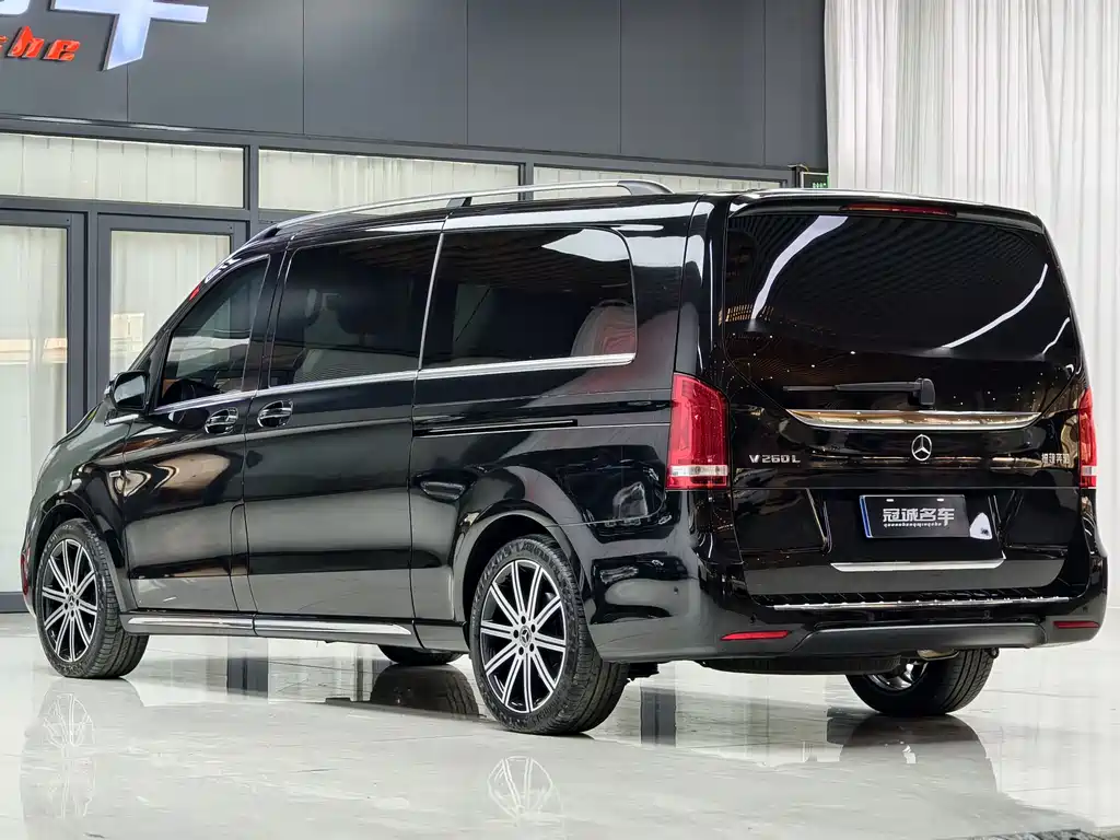 Mercedes-Benz V-Class 2022 — фото 12