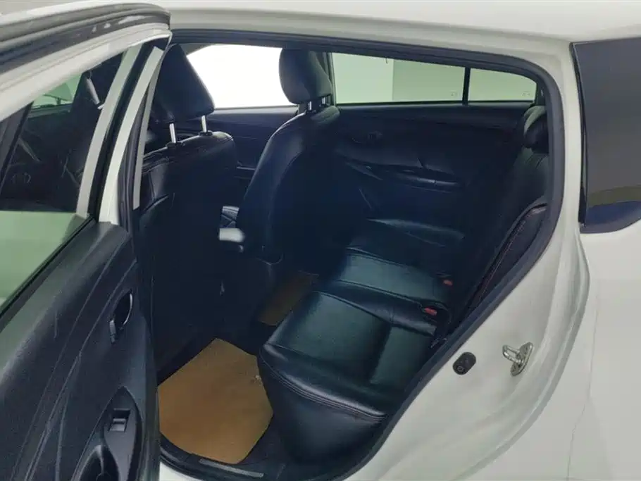 Toyota Yaris L 2018 — фото 11