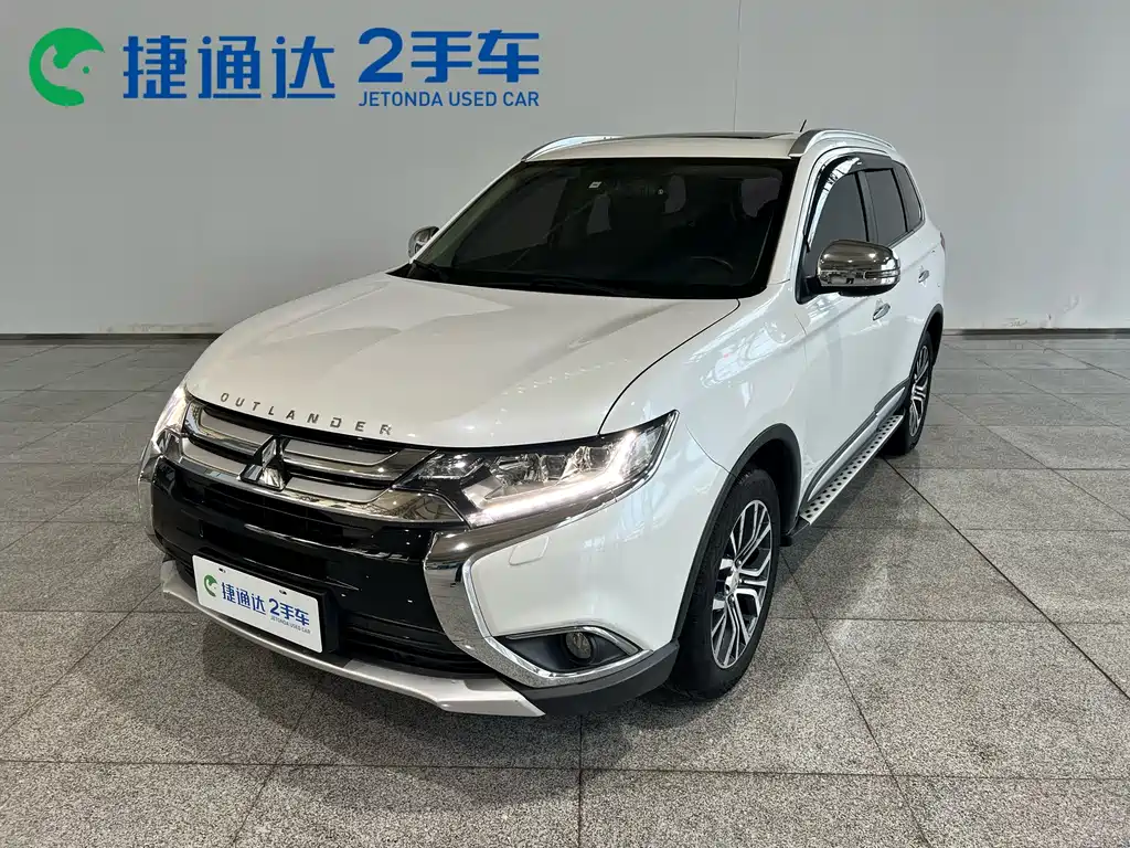 Mitsubishi Outlander 2017 — фото 1
