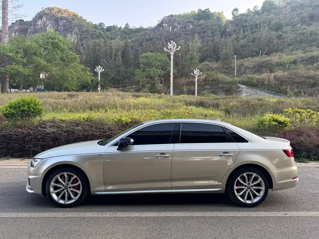 Audi A4L 2019