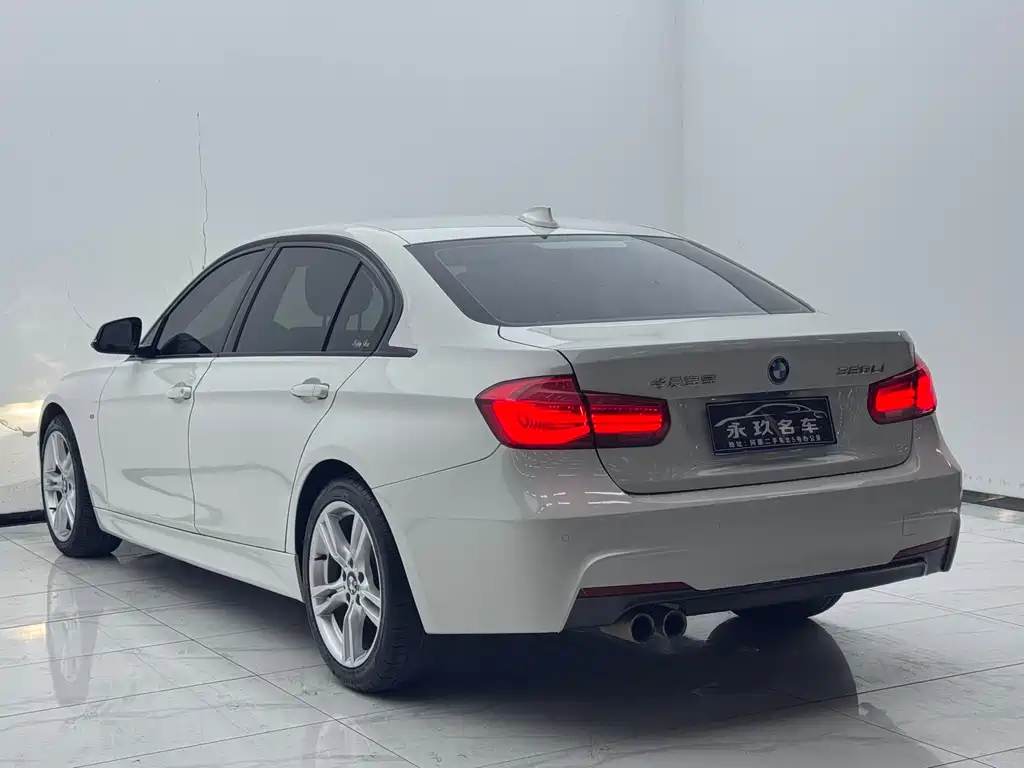 BMW 3 Series 2018 — фото 14