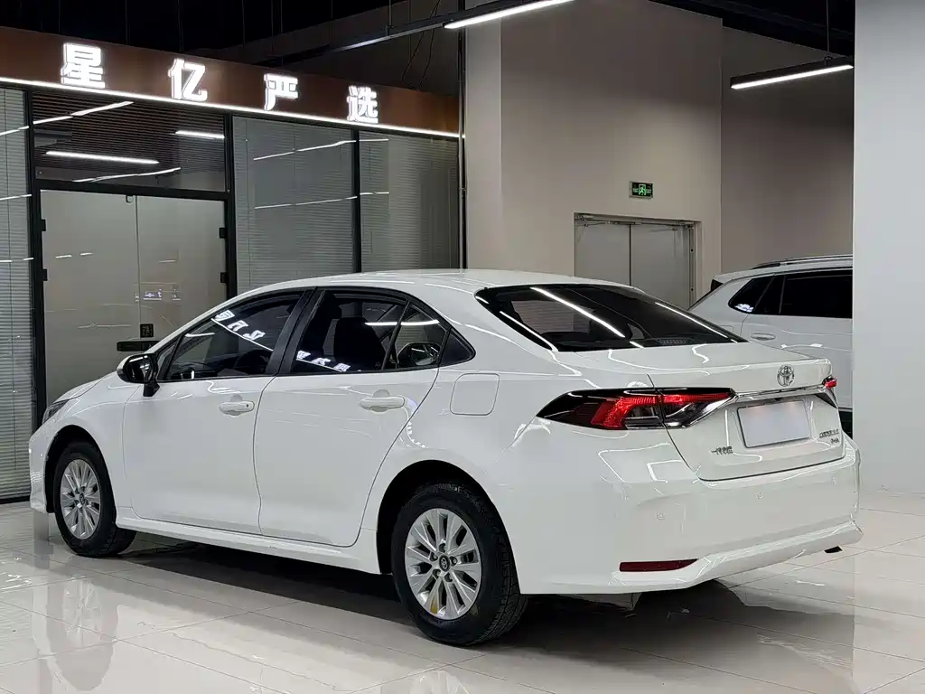 Toyota Corolla 2023 — фото 17