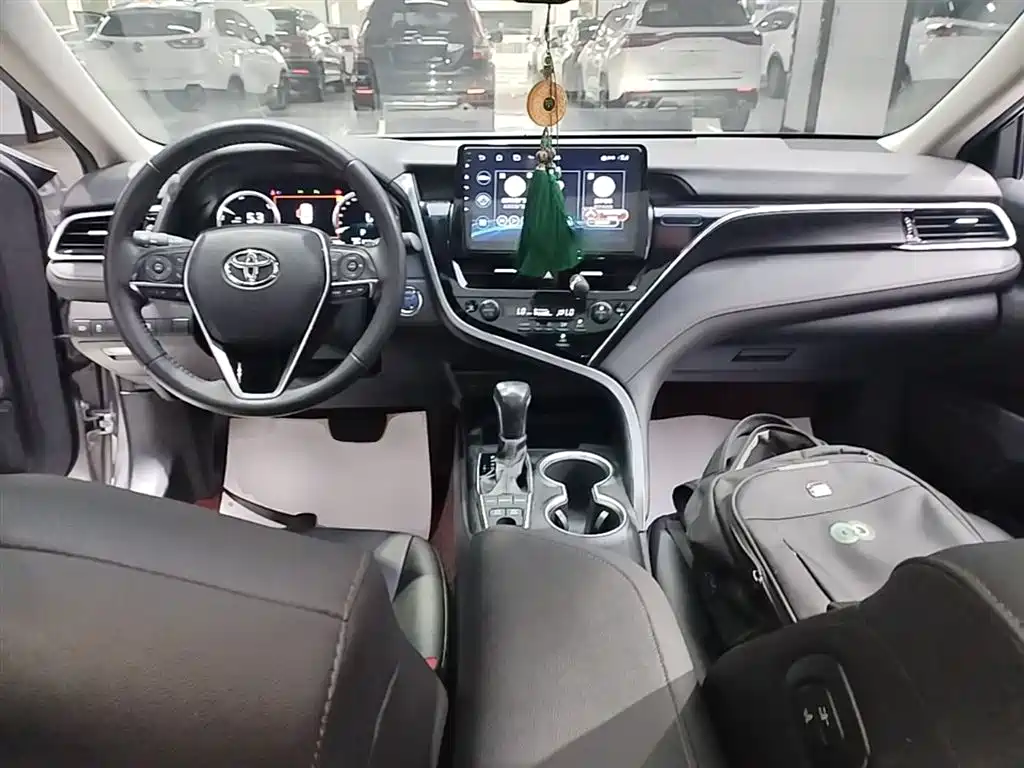 Toyota Camry 2022 — фото 10