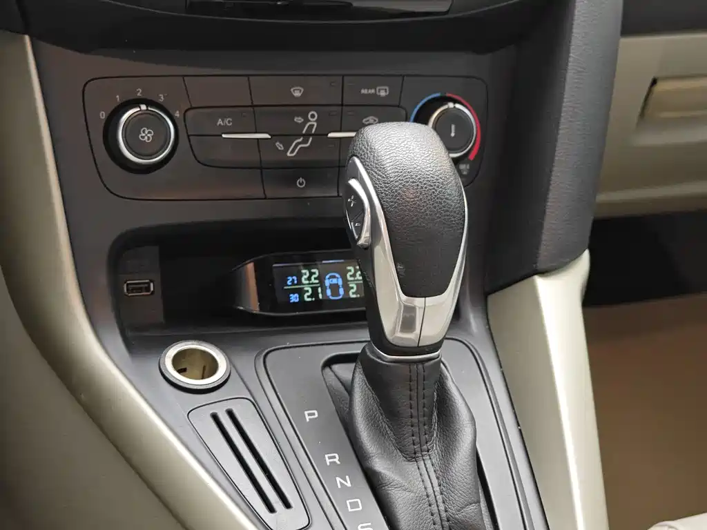 Ford Focus 2016 — фото 17