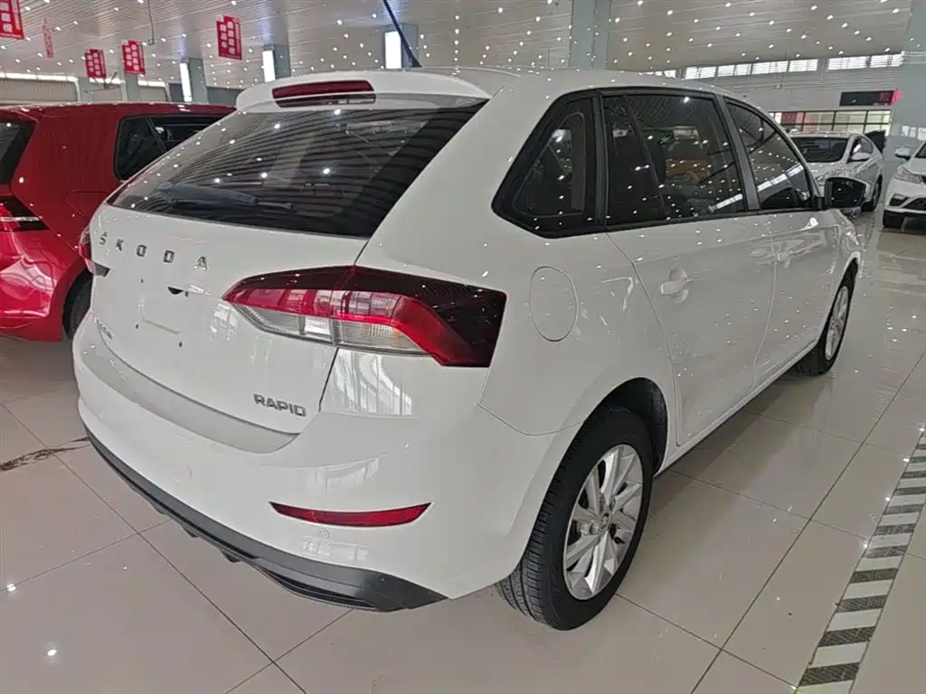Skoda Rapid Spaceback 2020 — фото 7