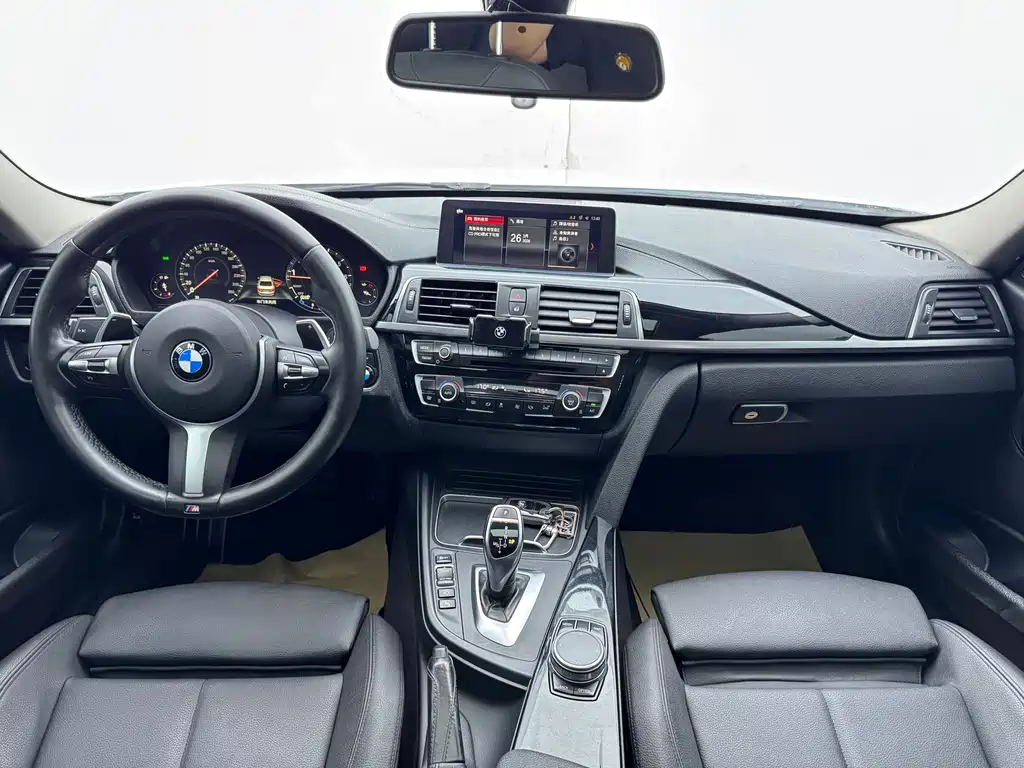 BMW 3 Series 2018 — фото 5