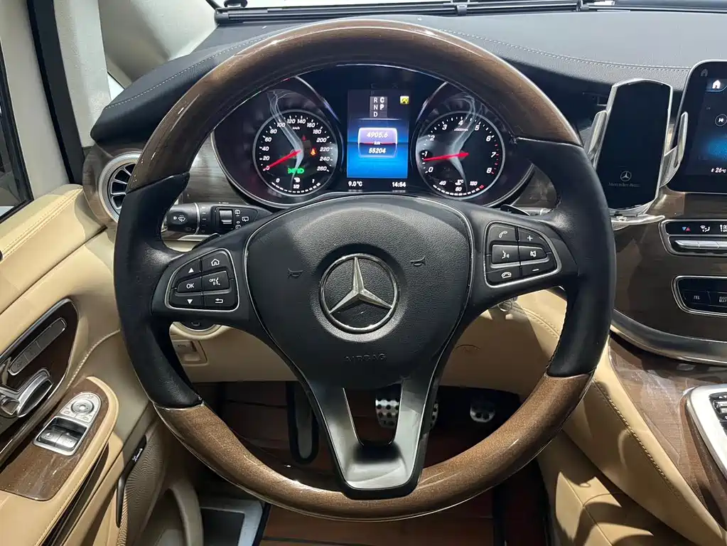 Mercedes-Benz V-Class 2022 — фото 22