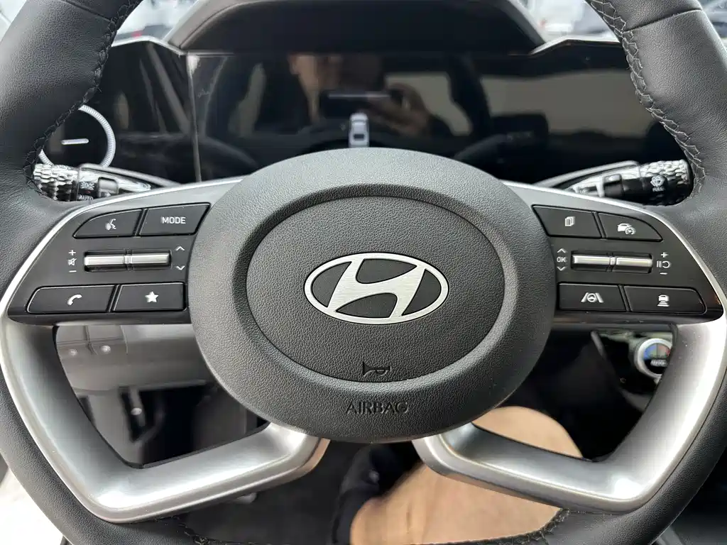 Hyundai Elantra 2024 — фото 14