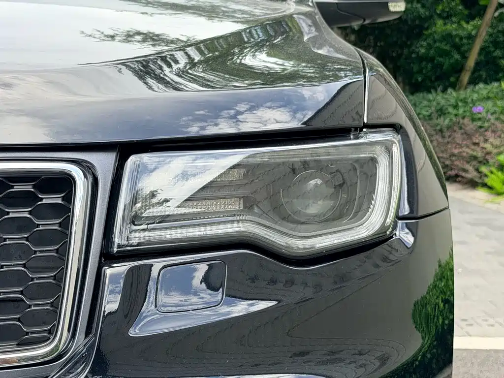 Jeep Grand Cherokee 2018 — фото 35