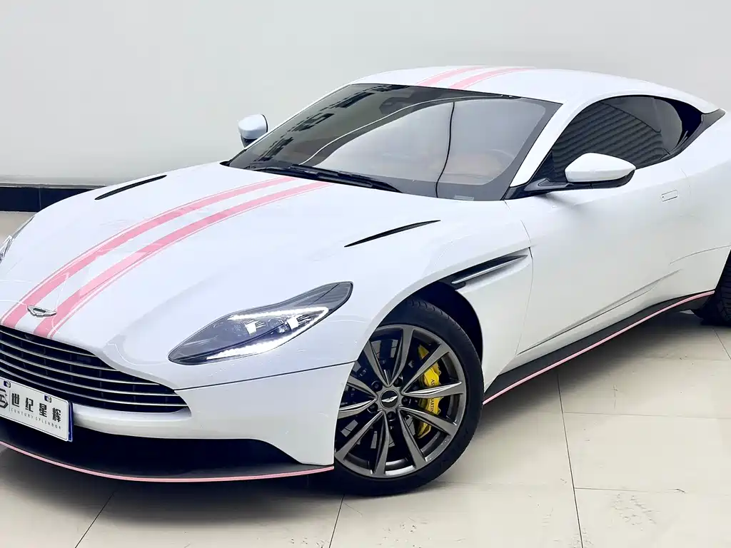 Aston Martin DB11 2020 — фото 13
