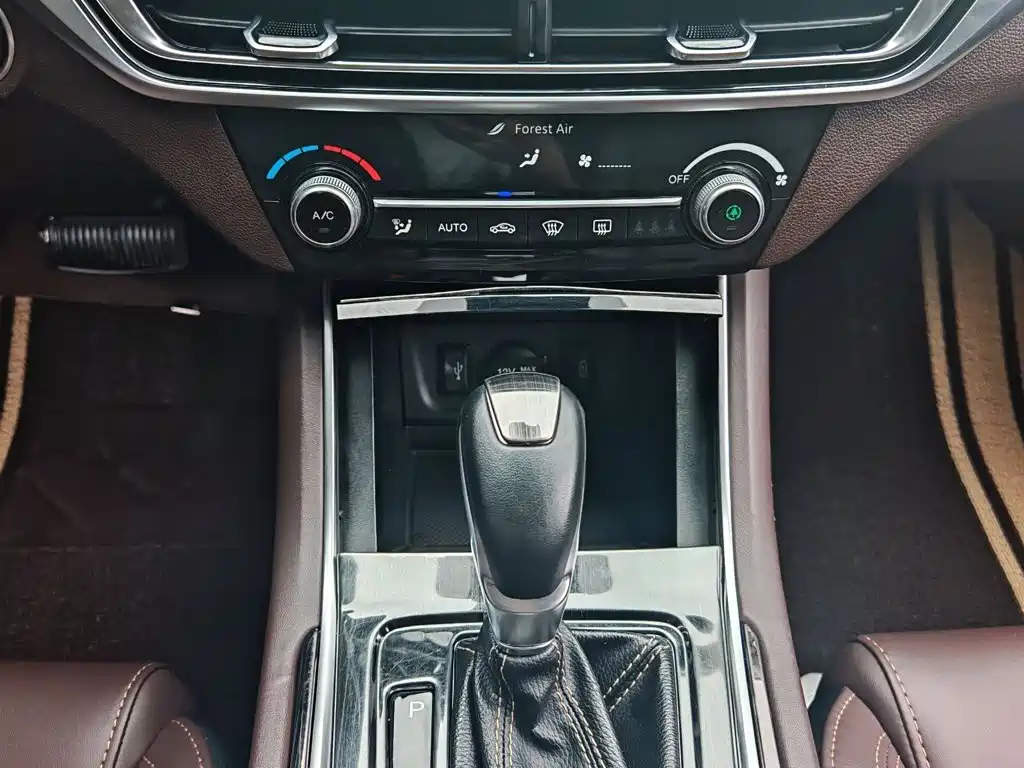 Changan Eado 2018 — фото 17
