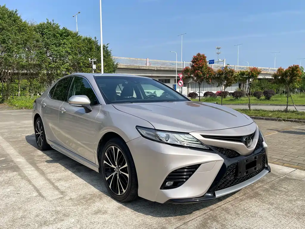 Toyota Camry 2019 — фото 3