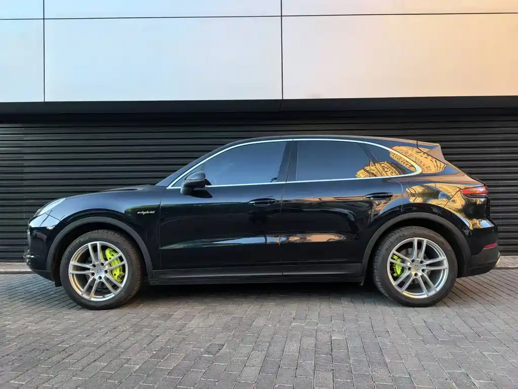 Porsche Cayenne Hybrid 2022 — фото 6