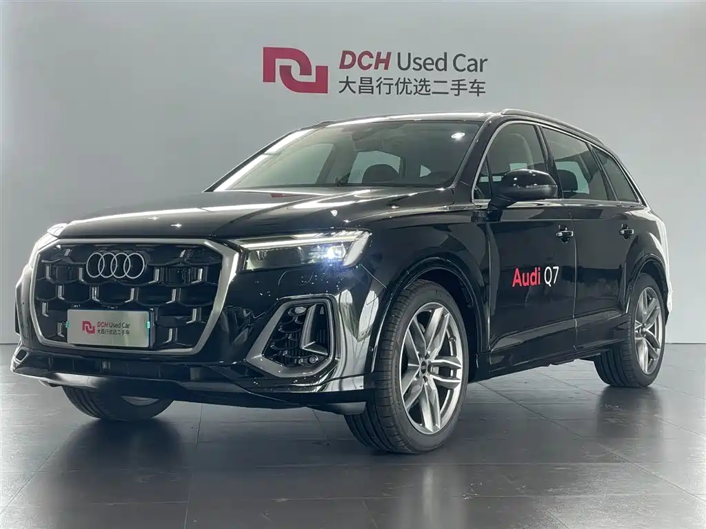 Audi Q7 2025 — фото 1
