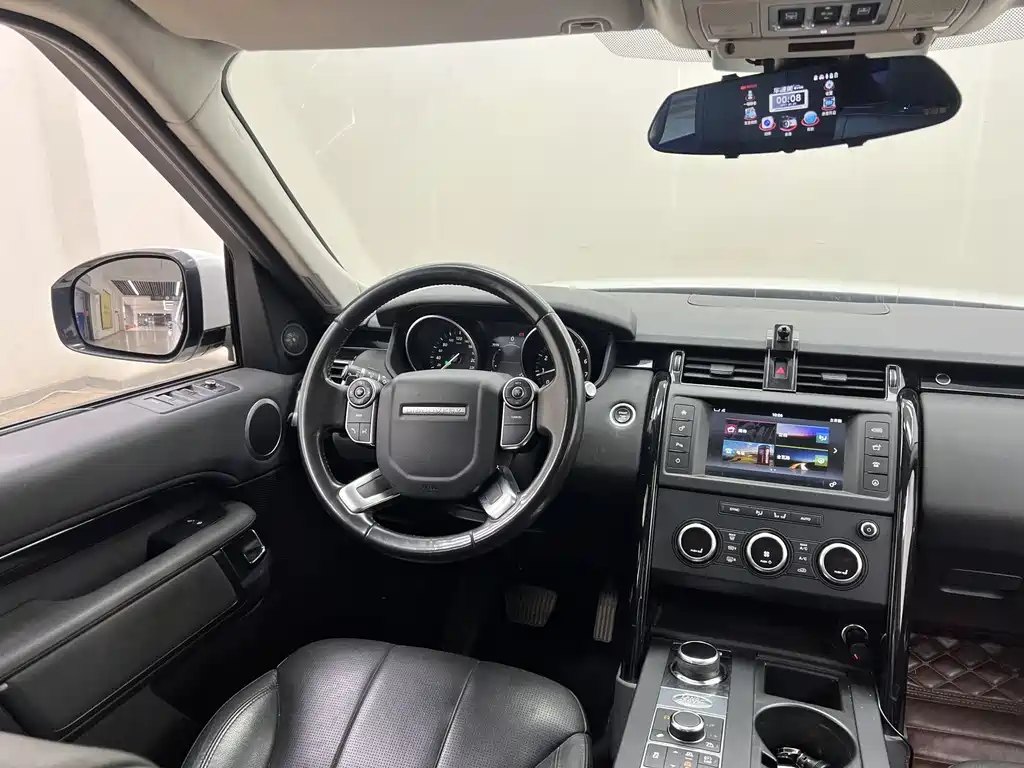 Land Rover Discovery 2017 — фото 20