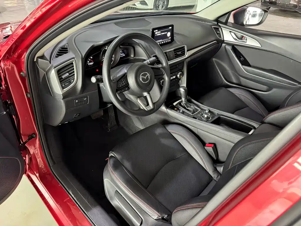 Mazda 3 Axela 2018 — фото 7