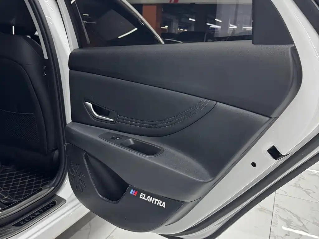 Hyundai Elantra 2023 — фото 28