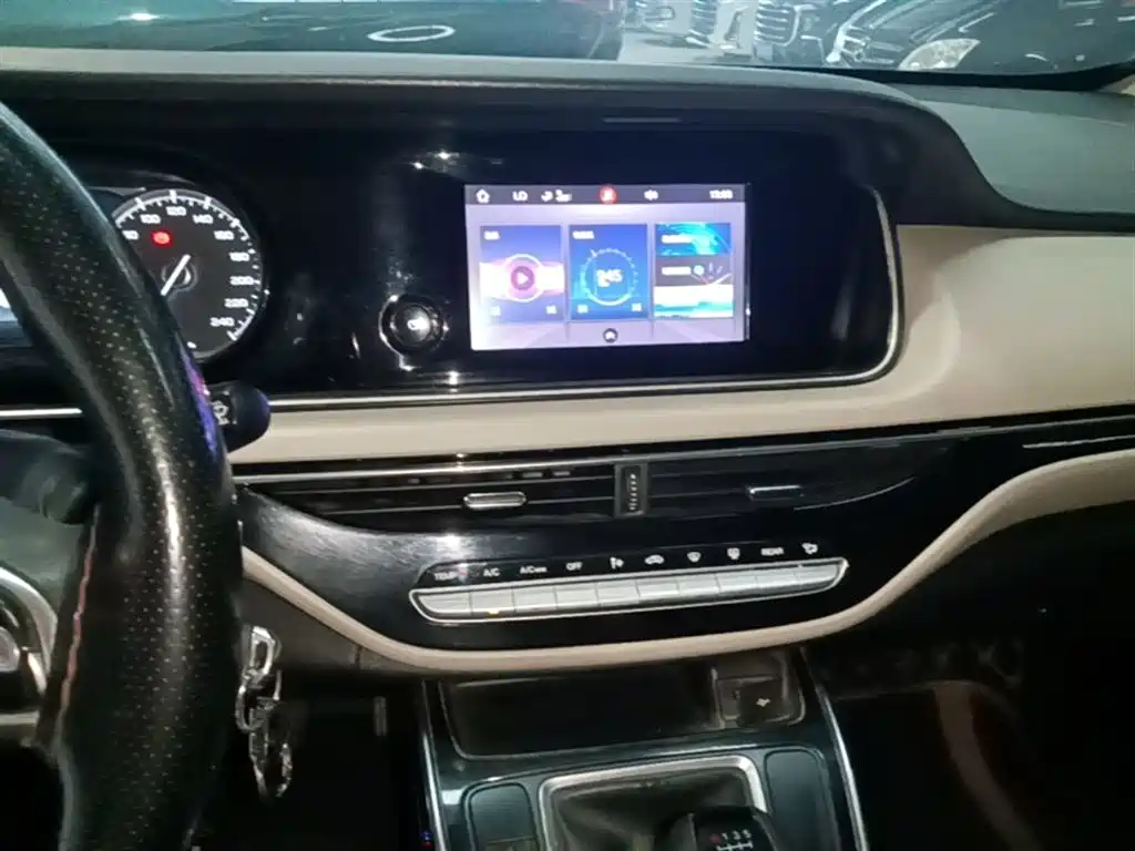 GAC Motor Trumpchi M6 2022 — фото 13