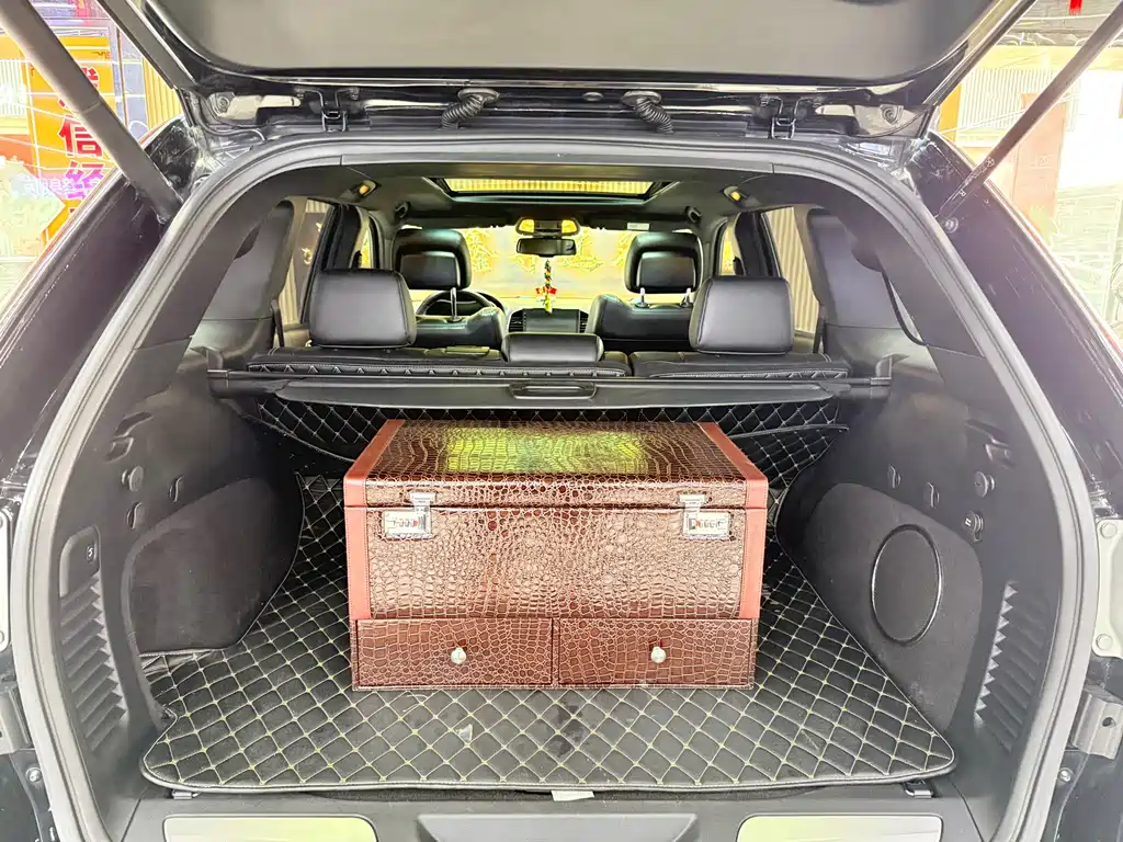 Jeep Grand Cherokee 2014 — фото 19