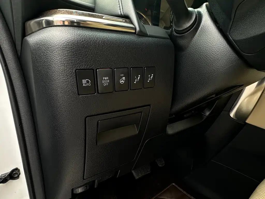 Toyota Alphard 2021 — фото 24