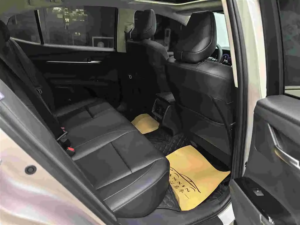Toyota Camry 2025 — фото 18